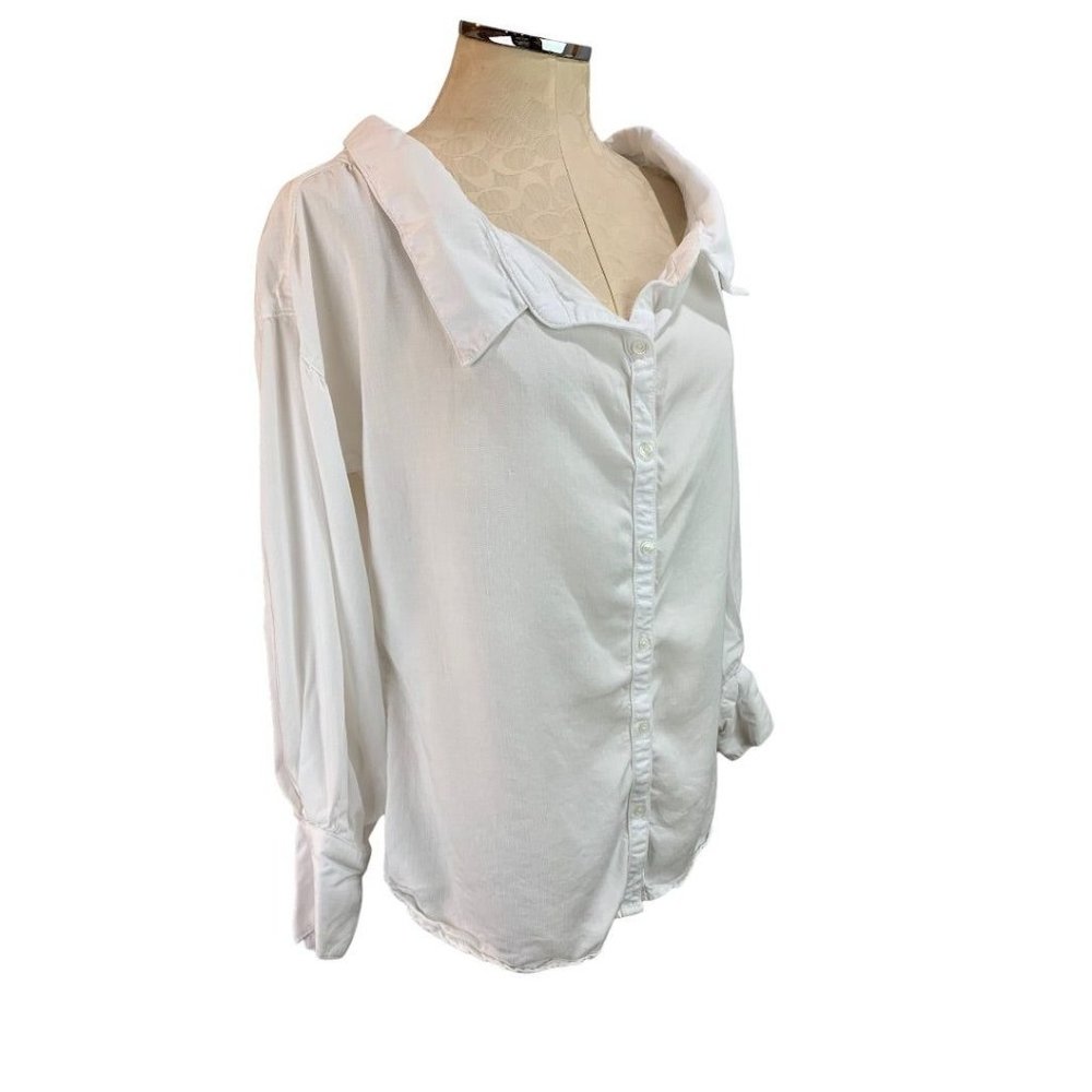 Medium Sneak Peek Women's White Oversize Open Collar‎ Casual Button Down Shirt